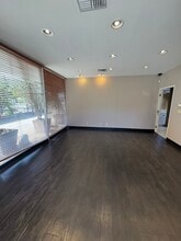 8964 Oso Ave, Chatsworth, CA for lease Building Photo- Image 2 of 9