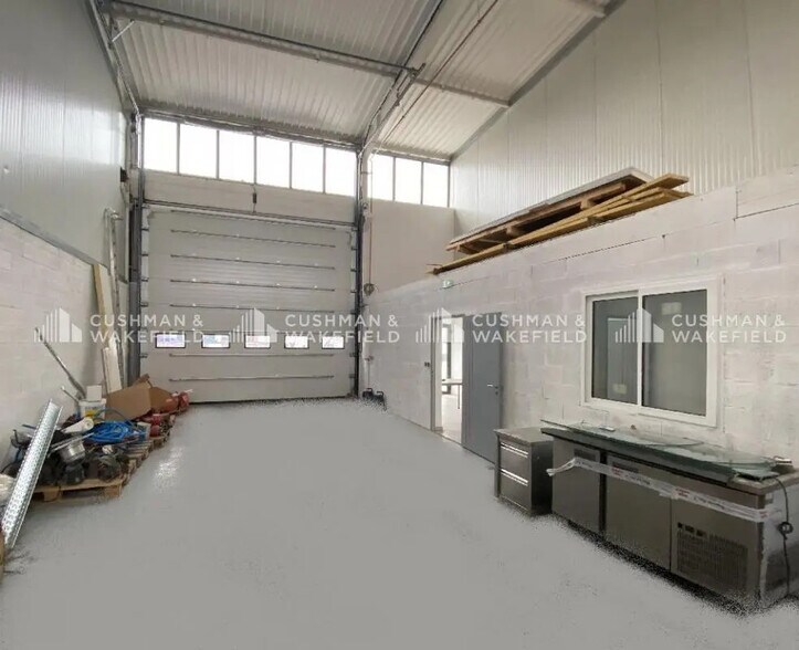 Flex in Strasbourg for lease - Interior Photo - Image 2 of 7