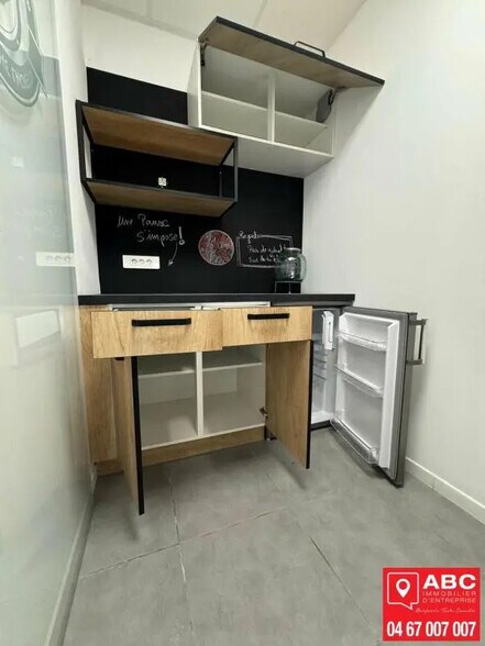 Retail in Saint-Estève for lease - Building Photo - Image 3 of 6