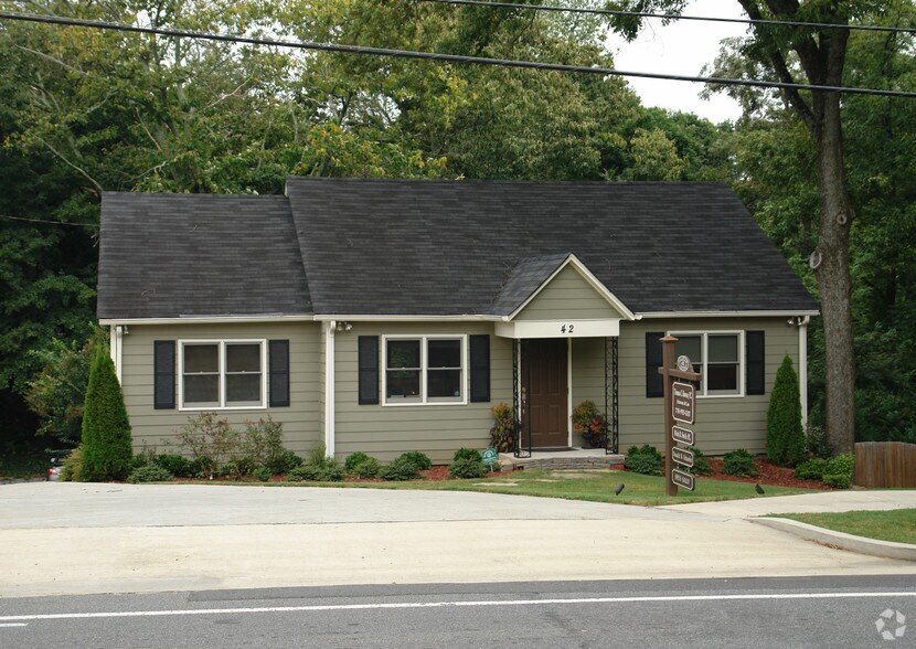42 Woodstock Rd, Roswell, GA for sale - Building Photo - Image 1 of 2