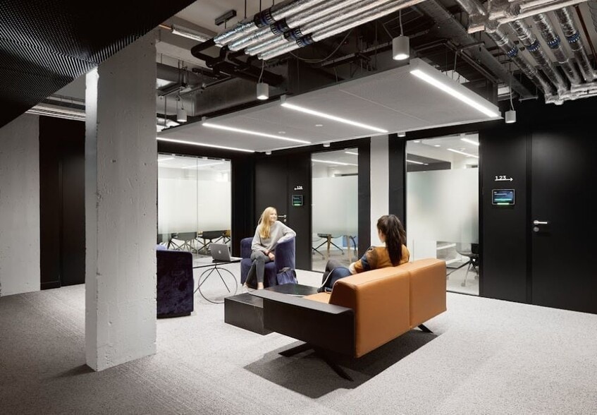 98 Theobalds Rd, London for lease - Building Photo - Image 2 of 4