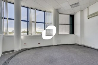 Office in Champigny-sur-Marne for lease Interior Photo- Image 1 of 4