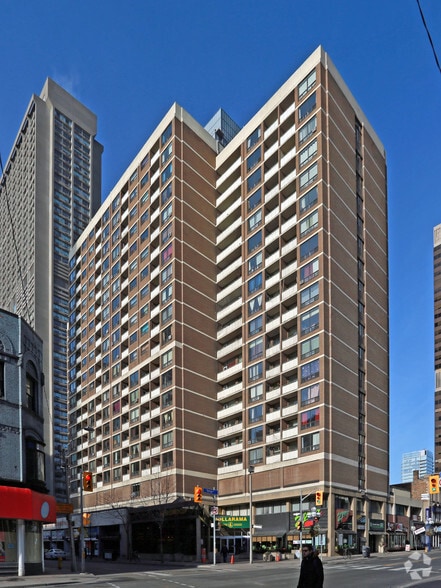 730 Yonge St, Toronto, ON for sale - Primary Photo - Image 1 of 1