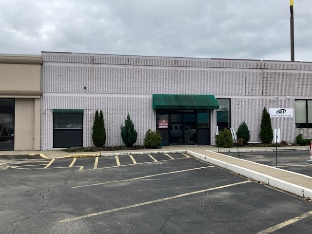 1-9 Fletcher Sq, Dunbar, WV for lease - Building Photo - Image 2 of 15