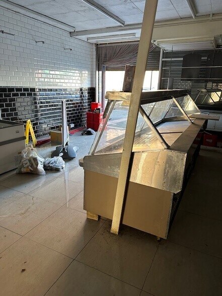 35 Wrythe Ln, Carshalton for lease - Interior Photo - Image 3 of 4