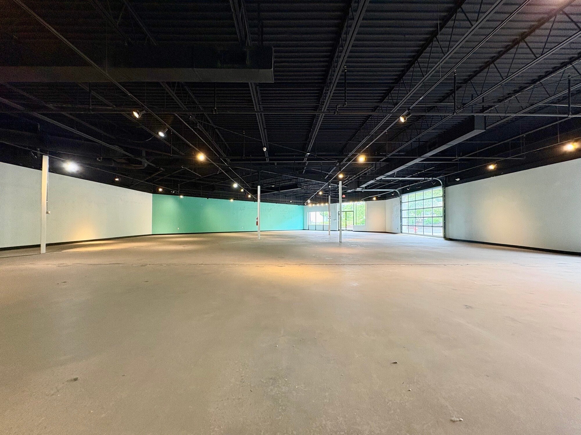 4 S Tunnel Rd, Asheville, NC for lease Interior Photo- Image 1 of 7