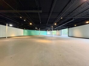 4 S Tunnel Rd, Asheville, NC for lease Interior Photo- Image 1 of 7