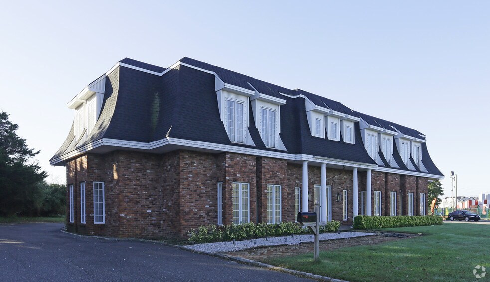 640 County Road 39, Southampton, NY for sale - Building Photo - Image 1 of 1