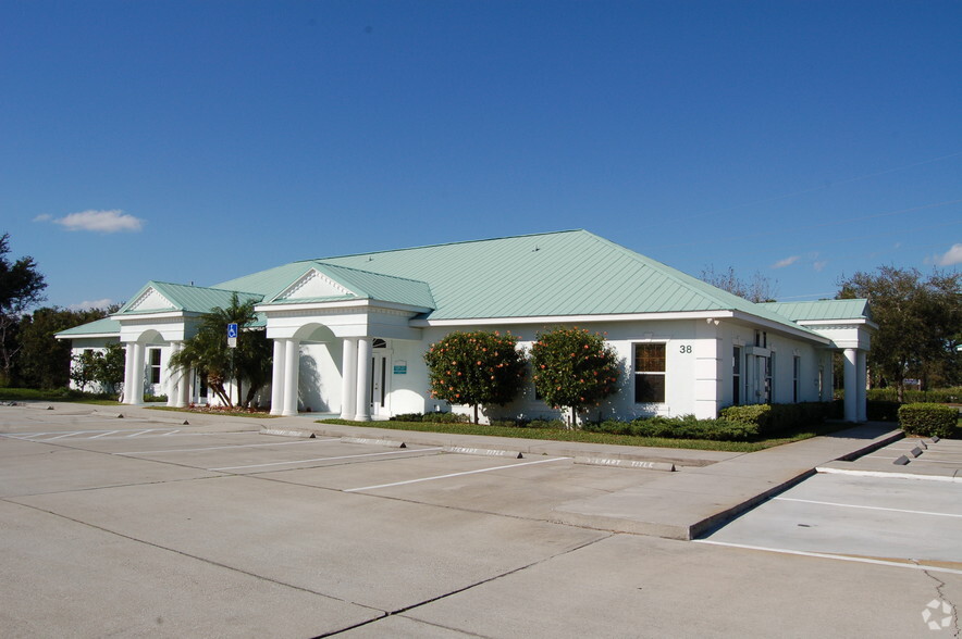 38 Suntree Pl, Melbourne, FL for lease - Primary Photo - Image 1 of 3