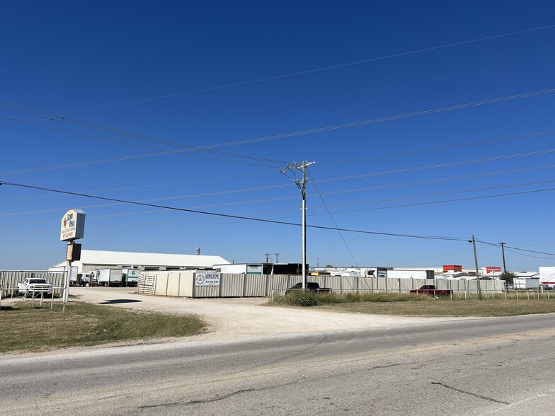 10251 Blue Mound Rd, Fort Worth, TX for sale - Primary Photo - Image 1 of 1