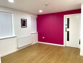 Dukes Pl, Marlow for lease Interior Photo- Image 1 of 2