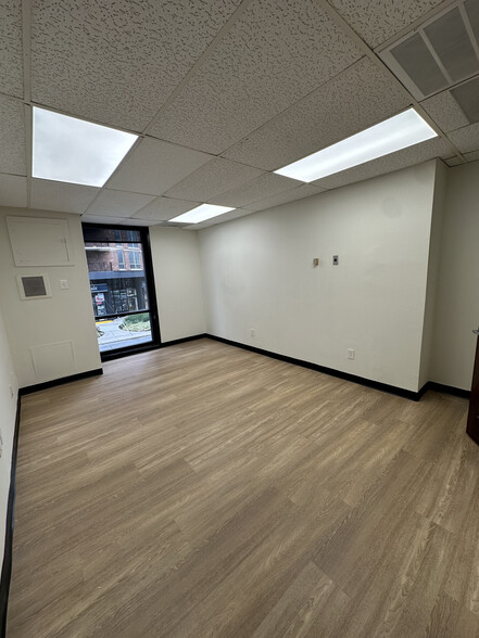 8730 Georgia Ave, Silver Spring, MD for lease - Interior Photo - Image 3 of 8