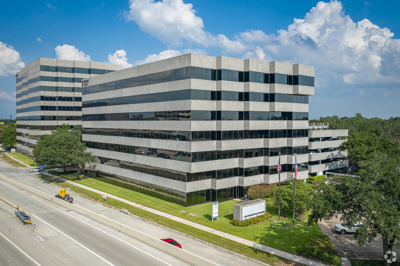 2727 North Loop W, Houston, TX 77008 | LoopNet