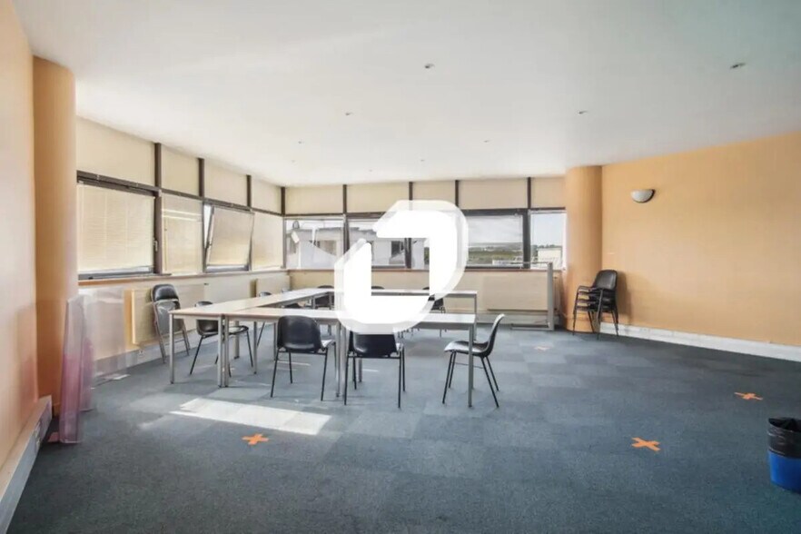 Office in Meaux for lease - Interior Photo - Image 1 of 13