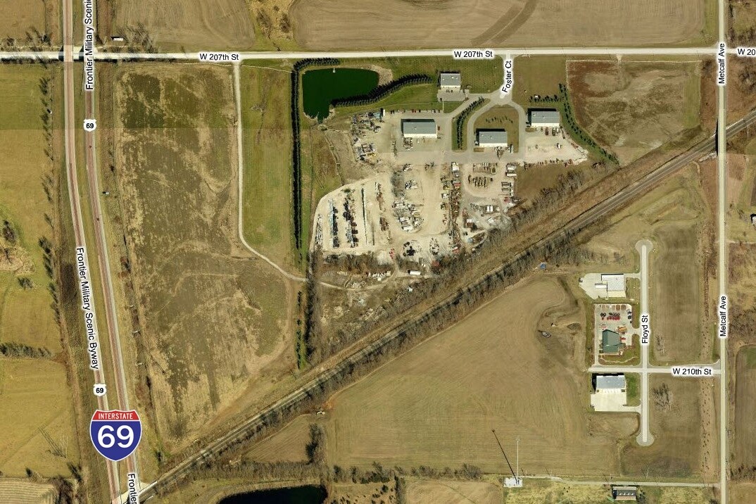 211th St, Stilwell, KS for sale Primary Photo- Image 1 of 1