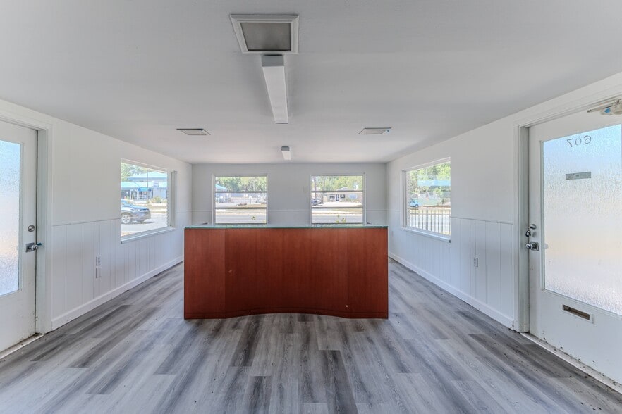 601 S Us-41, Inverness, FL for sale - Lobby - Image 3 of 22