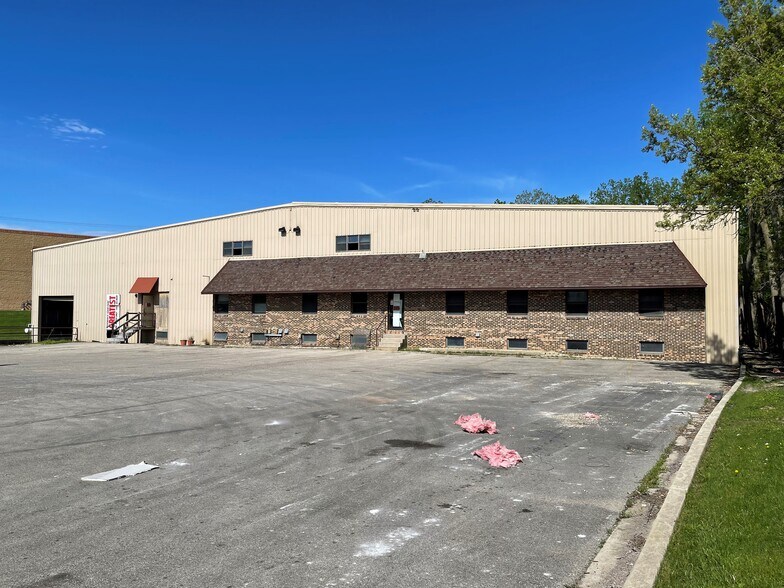 2239 Sycamore Rd, Dekalb, IL for sale - Primary Photo - Image 1 of 1