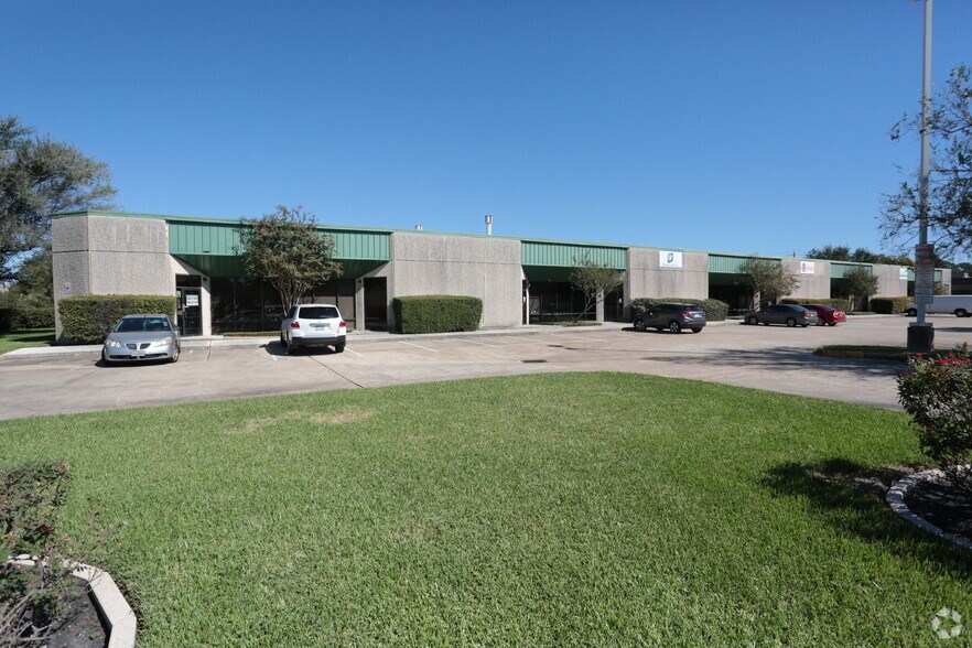10620 Stebbins Cir, Houston, TX for lease - Building Photo - Image 1 of 8