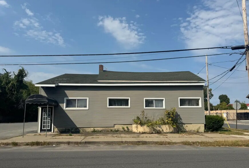 156 Maple St, Glens Falls, NY for sale - Primary Photo - Image 1 of 1
