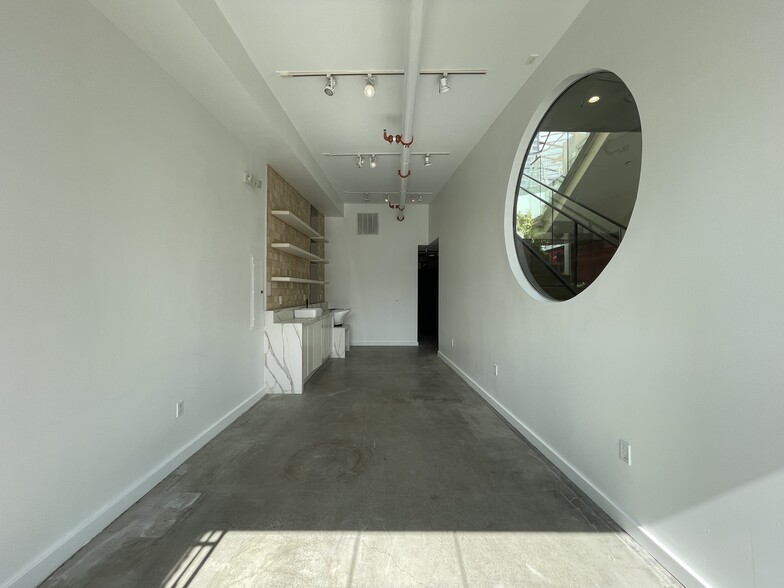 8453-8457 Melrose Ave, Los Angeles, CA for lease - Building Photo - Image 3 of 4