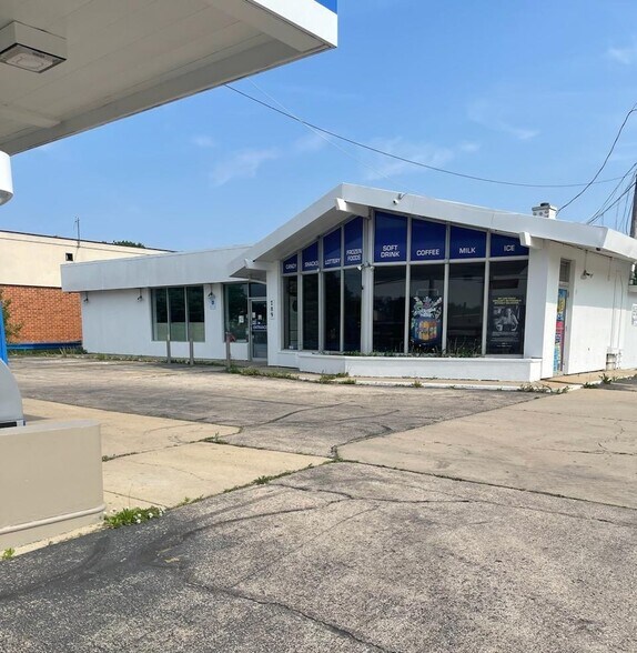 789 Summit St, Elgin, IL 60120