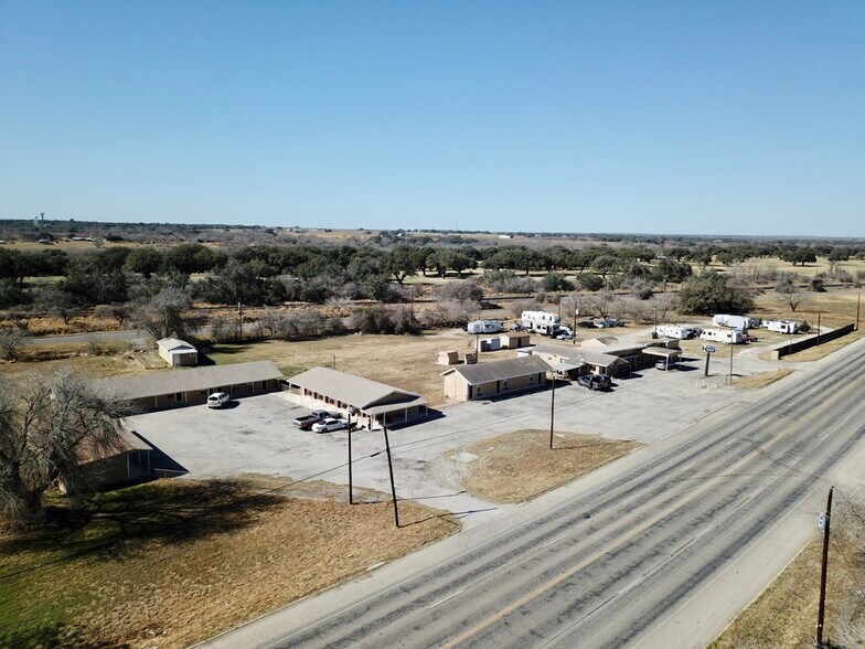 2107 2nd St, Pleasanton, TX 78064