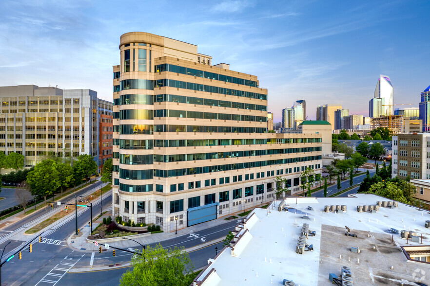 901 W Trade St, Charlotte, NC for lease - Building Photo - Image 3 of 9