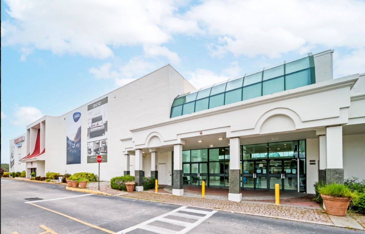 303 US 301st Blvd W, Bradenton, FL for lease Primary Photo- Image 1 of 28