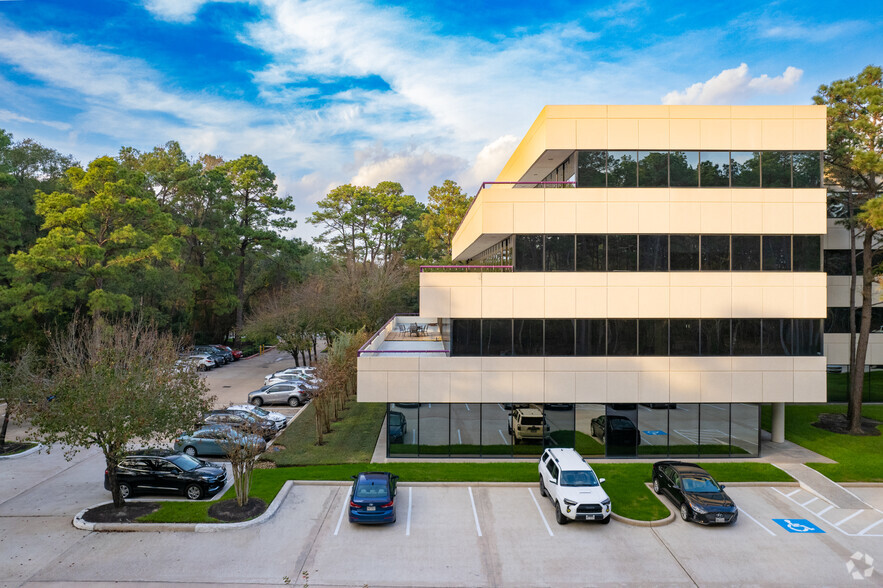 14950 Heathrow Forest Pky, Houston, TX for lease - Building Photo - Image 2 of 16