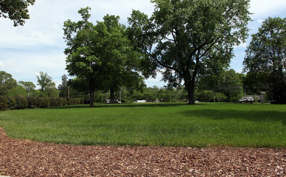 1811 Eastchester Dr, High Point, NC 27265