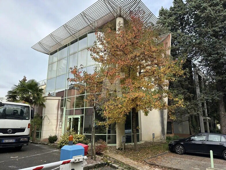 Office in Jouy-en-Josas for sale - Building Photo - Image 2 of 16