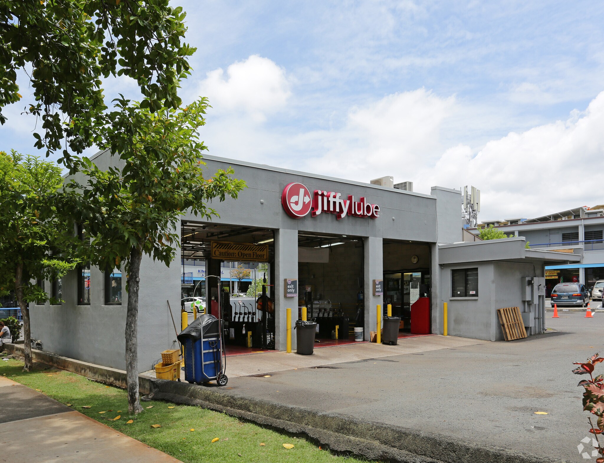 555 N King St, Honolulu, HI for lease Primary Photo- Image 1 of 15