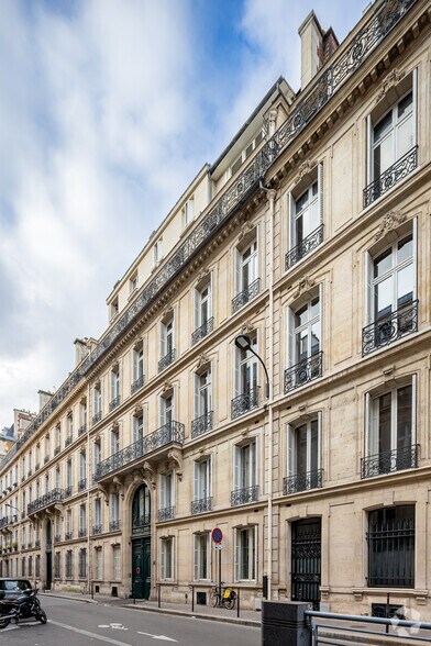 7 Rue Lincoln, Paris for sale - Building Photo - Image 3 of 3
