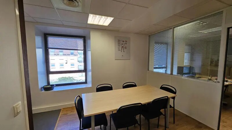 Office in Grenoble for sale Interior Photo- Image 1 of 8