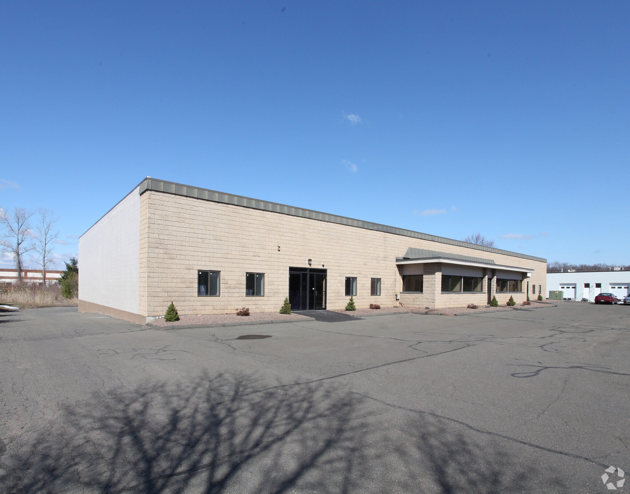 345 Nutmeg Rd S, South Windsor, CT for sale Primary Photo- Image 1 of 1