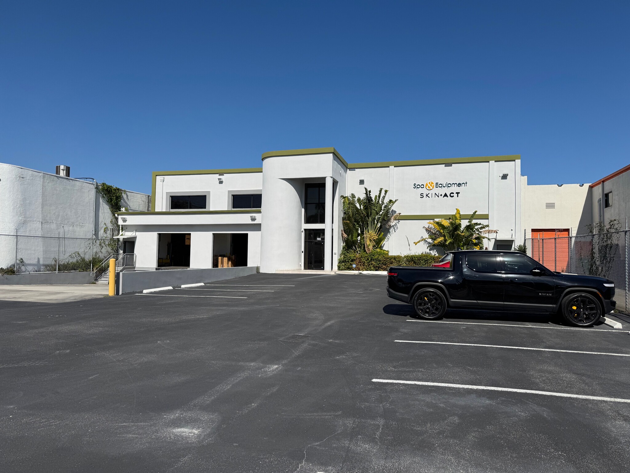 7045 NW 46th St, Miami, FL for lease Building Photo- Image 1 of 6