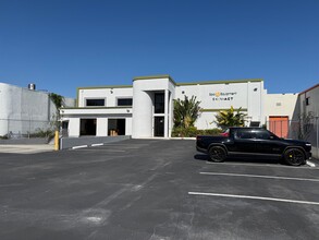 7045 NW 46th St, Miami, FL for lease Building Photo- Image 1 of 6