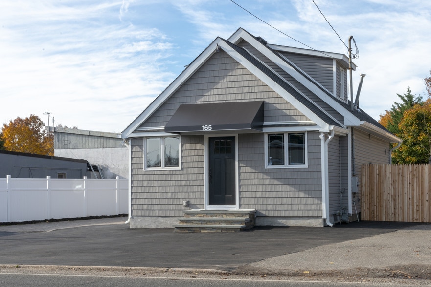 165 Depot Rd, Huntington Station, NY for sale - Primary Photo - Image 1 of 1