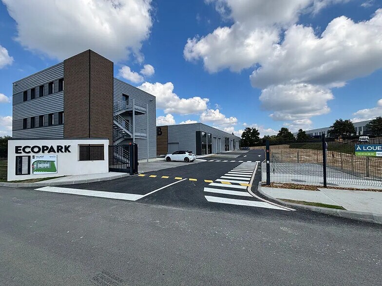 Retail in Cholet for sale - Building Photo - Image 1 of 6