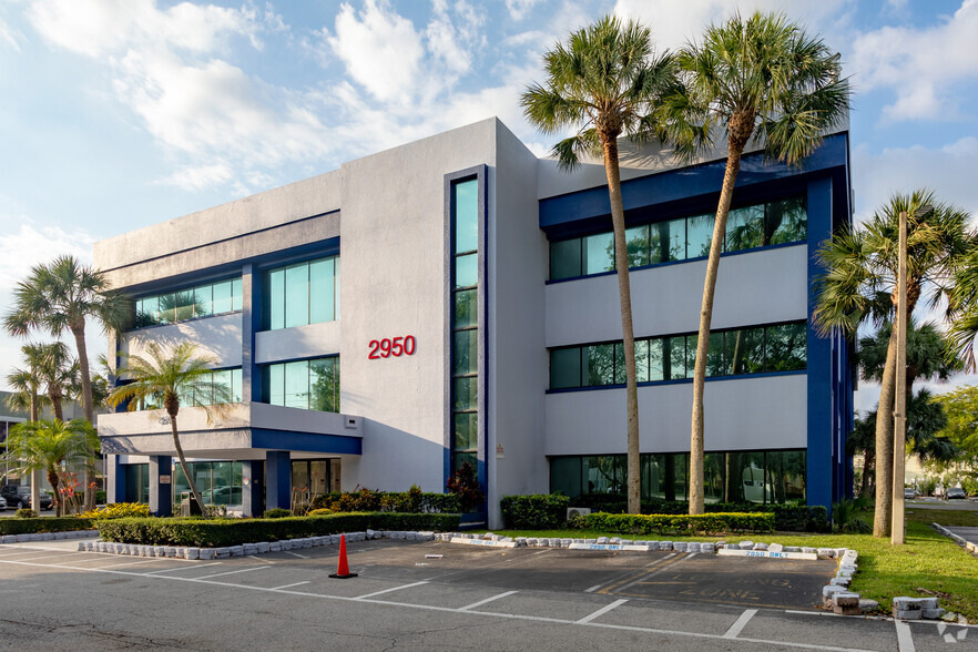 2950 W Cypress Creek Rd, Fort Lauderdale, FL for lease - Building Photo - Image 3 of 26