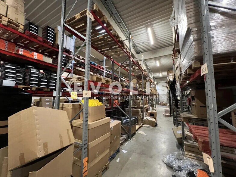 50 Rue Du Pre Aux Aulnes, Pontault-Combault for lease - Interior Photo - Image 3 of 8