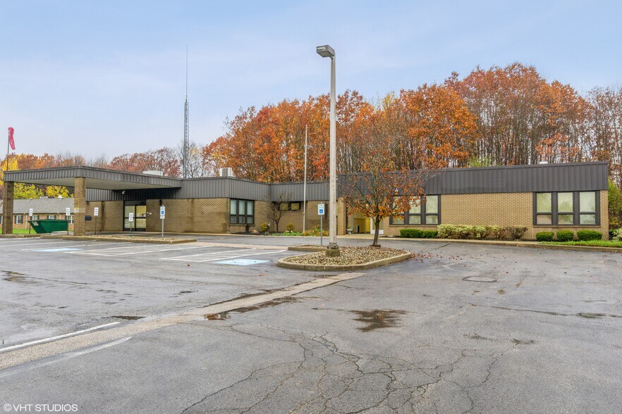 476 S Main St, Andover, OH for sale - Primary Photo - Image 1 of 12