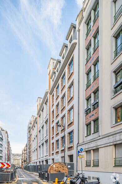 Office in Paris for lease - Primary Photo - Image 1 of 2
