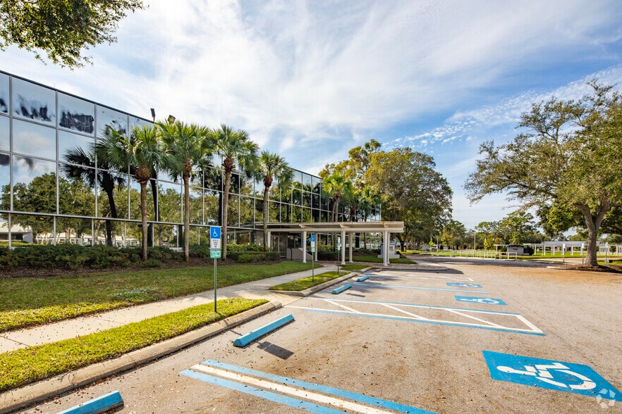 5520 W Idlewild Ave, Tampa, FL for lease - Building Photo - Image 1 of 10