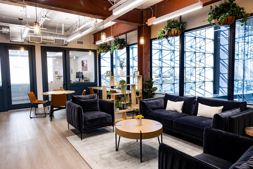 7400 N Oracle Rd - The Post Workspaces, Tucson, AZ for lease - Interior Photo - Image 2 of 15