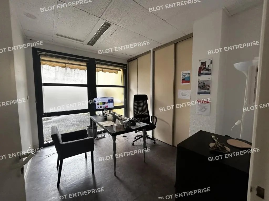 Office in Rezé for sale Interior Photo- Image 1 of 7