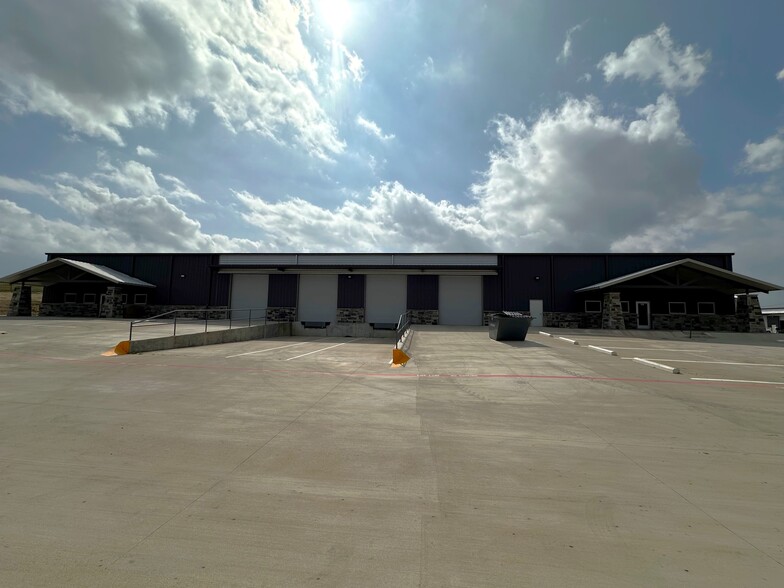 113 Winners Cir, Weatherford, TX for lease - Building Photo - Image 1 of 9