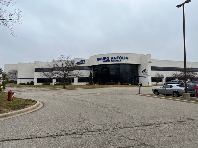 1700 Atlantic Blvd, Auburn Hills, MI for sale - Building Photo - Image 1 of 1