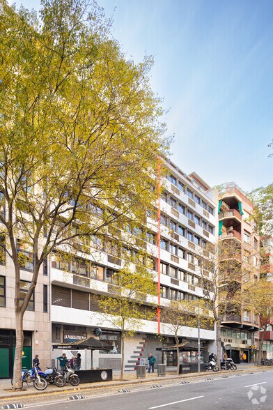 Office in Barcelona, Barcelona for sale - Building Photo - Image 2 of 10