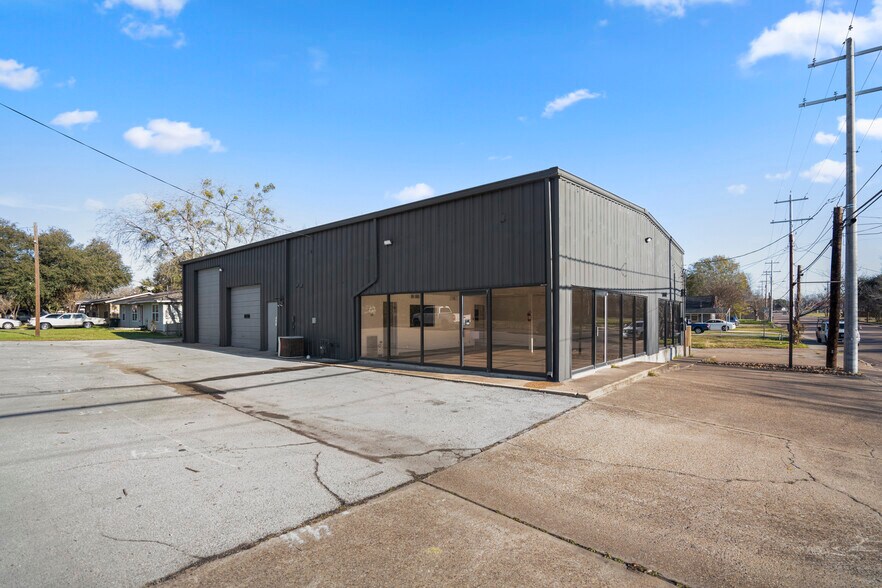 410 W Carson St, Bryan, TX for sale - Building Photo - Image 1 of 1